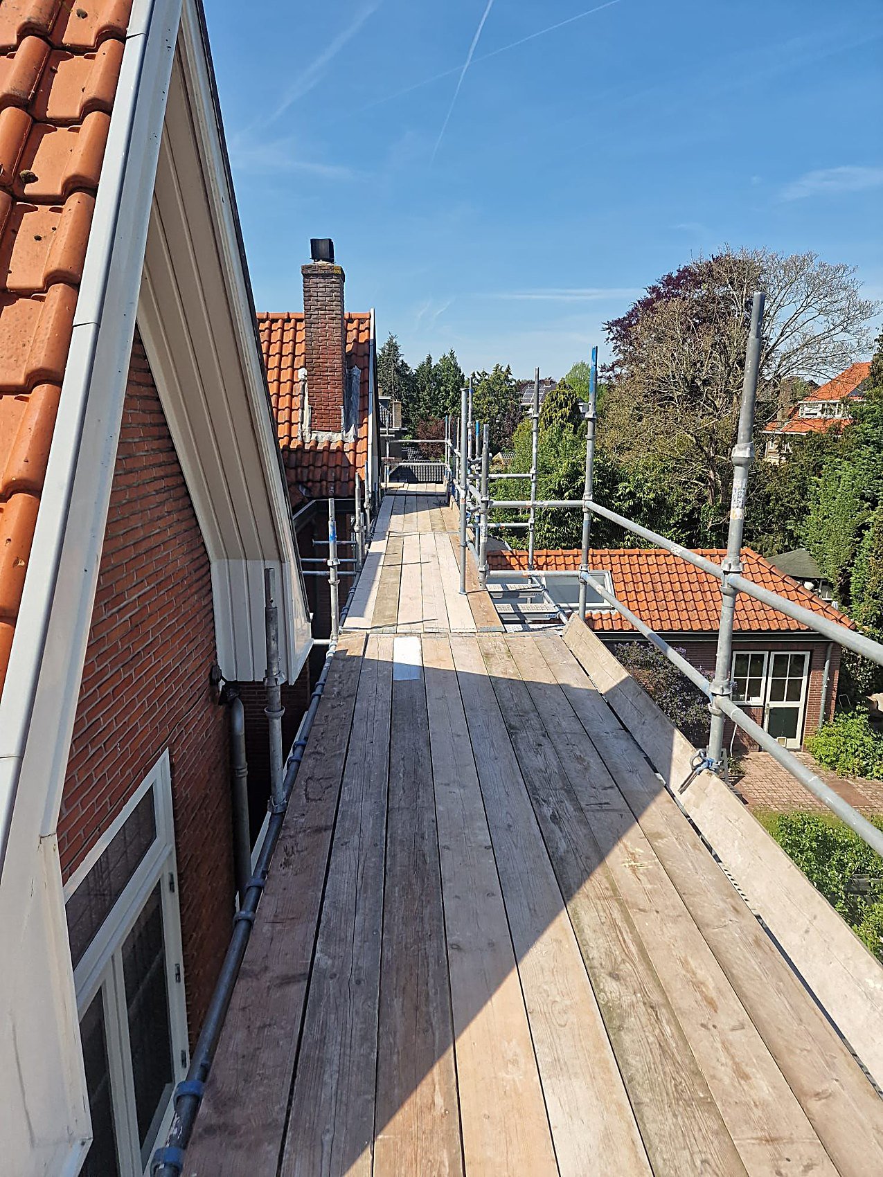Gevelsteiger plaatsen: waarom een vlakke ondergrond cruciaal is
