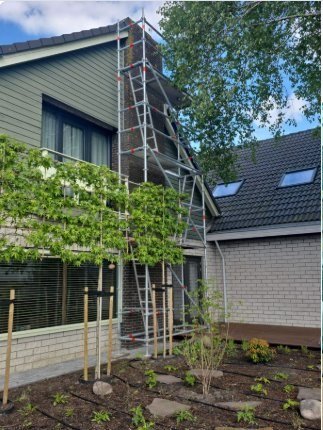 Scaffold with shrink wrap - GSD Steigerbouw